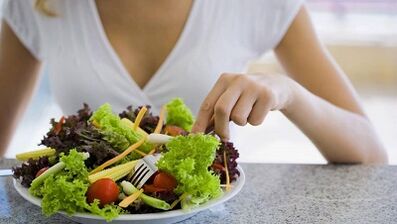 consecuencias do incumprimento da dieta para a gastrite