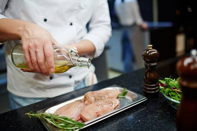 comer polo e aceite de oliva nunha dieta cetoxénica
